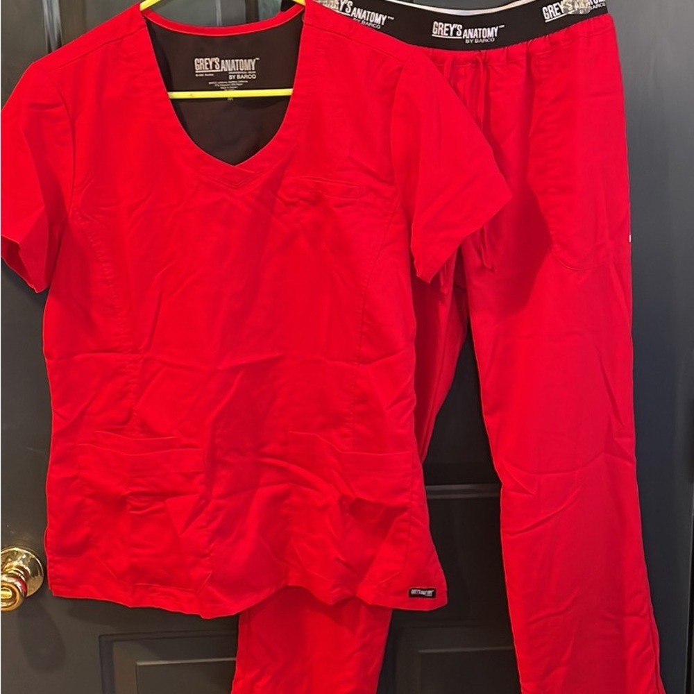 Matching Grey’s Anatomy Scrub Bottom